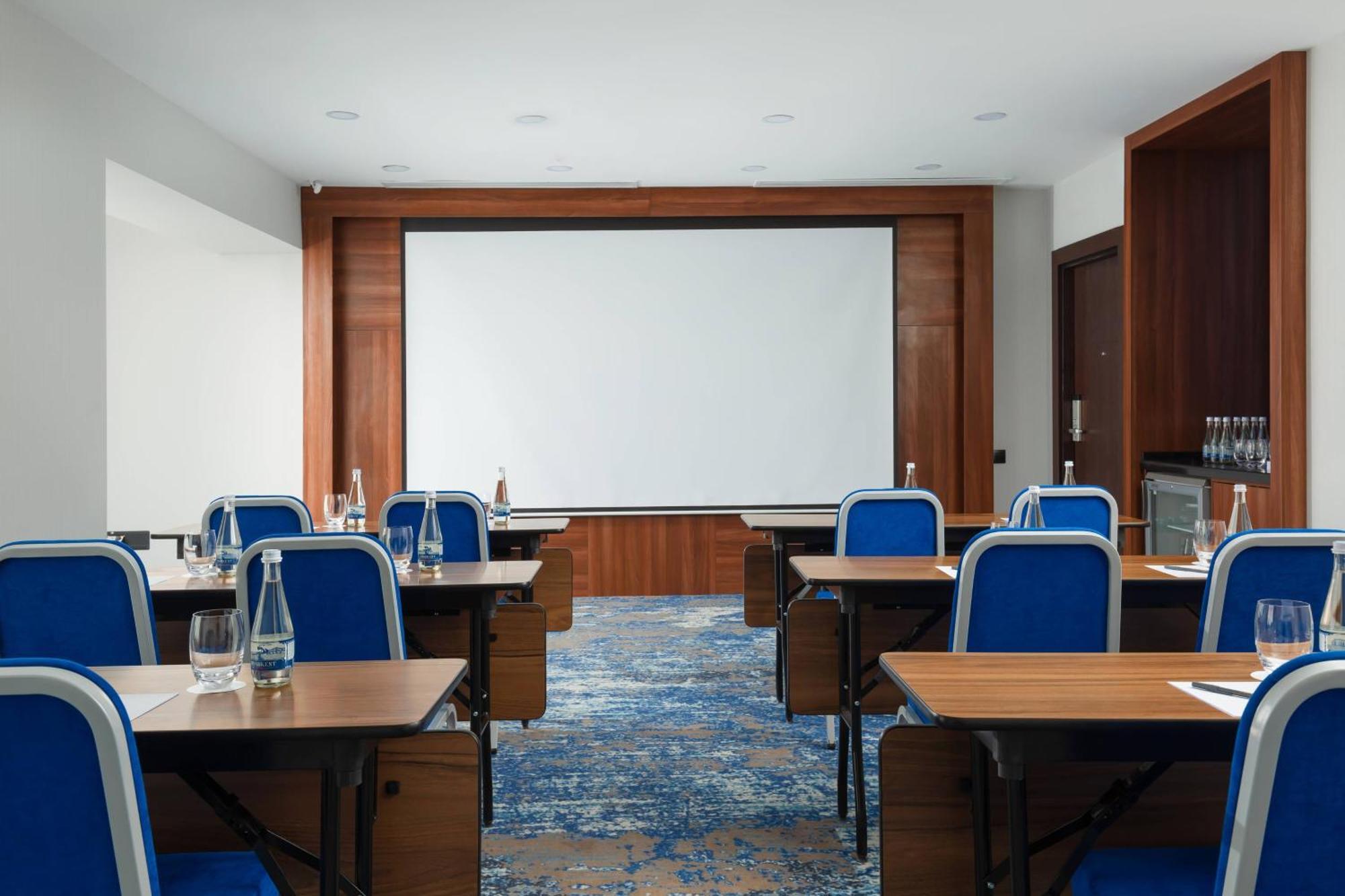 Courtyard By Marriott Tashkent Hotel Екстериор снимка
