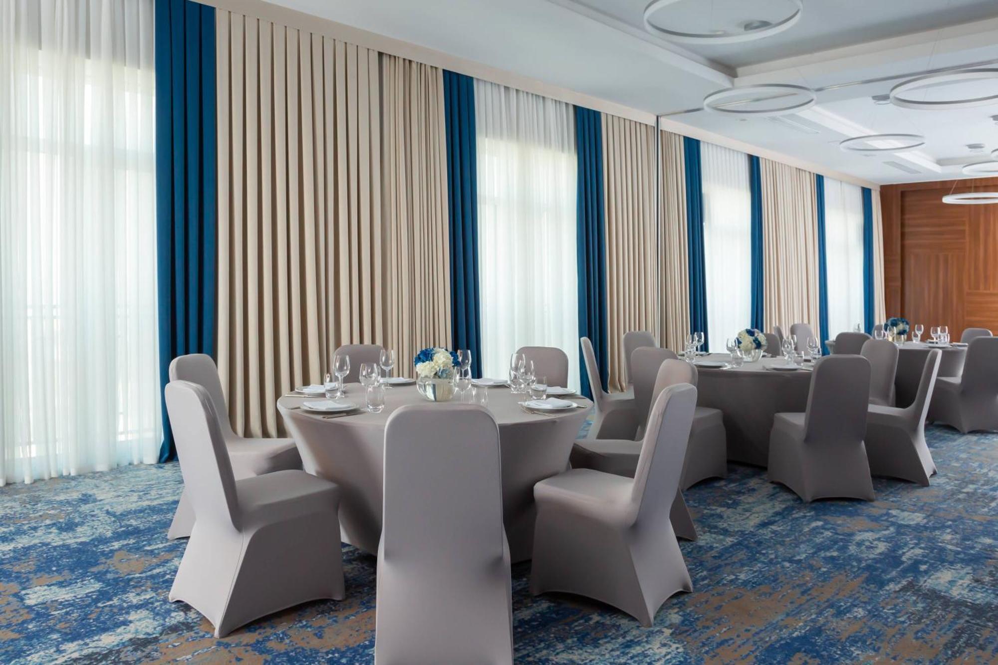 Courtyard By Marriott Tashkent Hotel Екстериор снимка