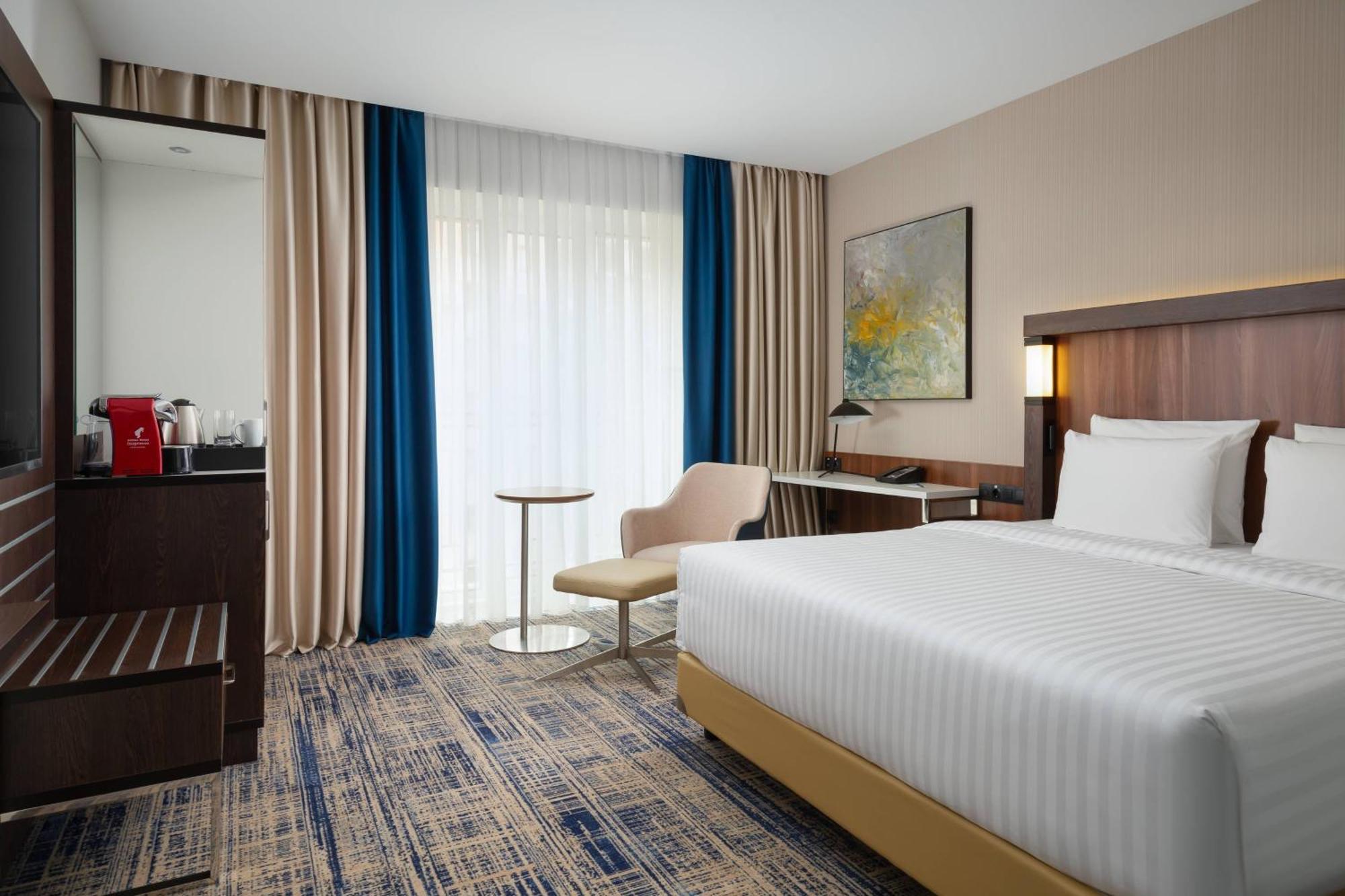 Courtyard By Marriott Tashkent Hotel Екстериор снимка