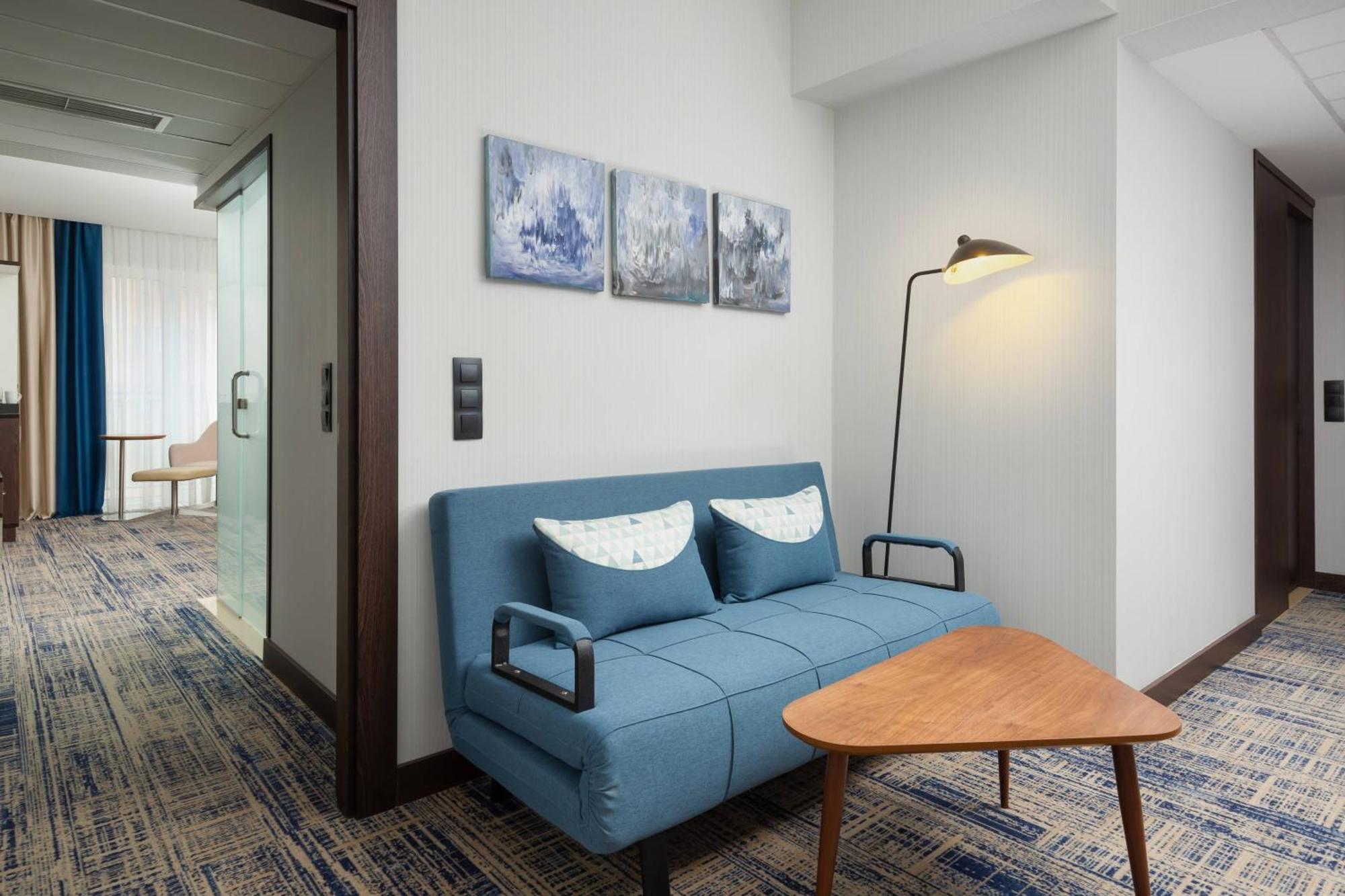 Courtyard By Marriott Tashkent Hotel Екстериор снимка