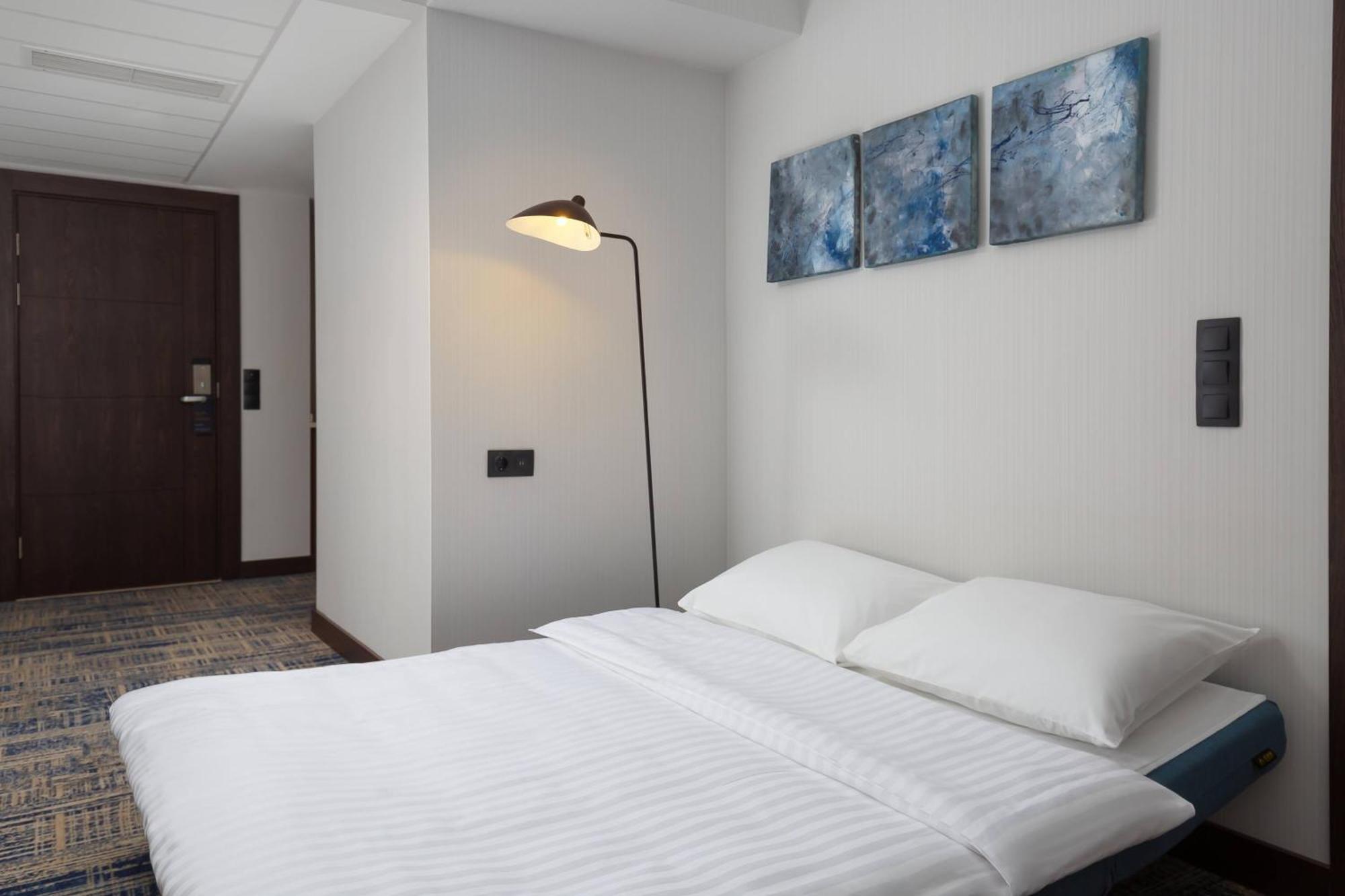 Courtyard By Marriott Tashkent Hotel Екстериор снимка