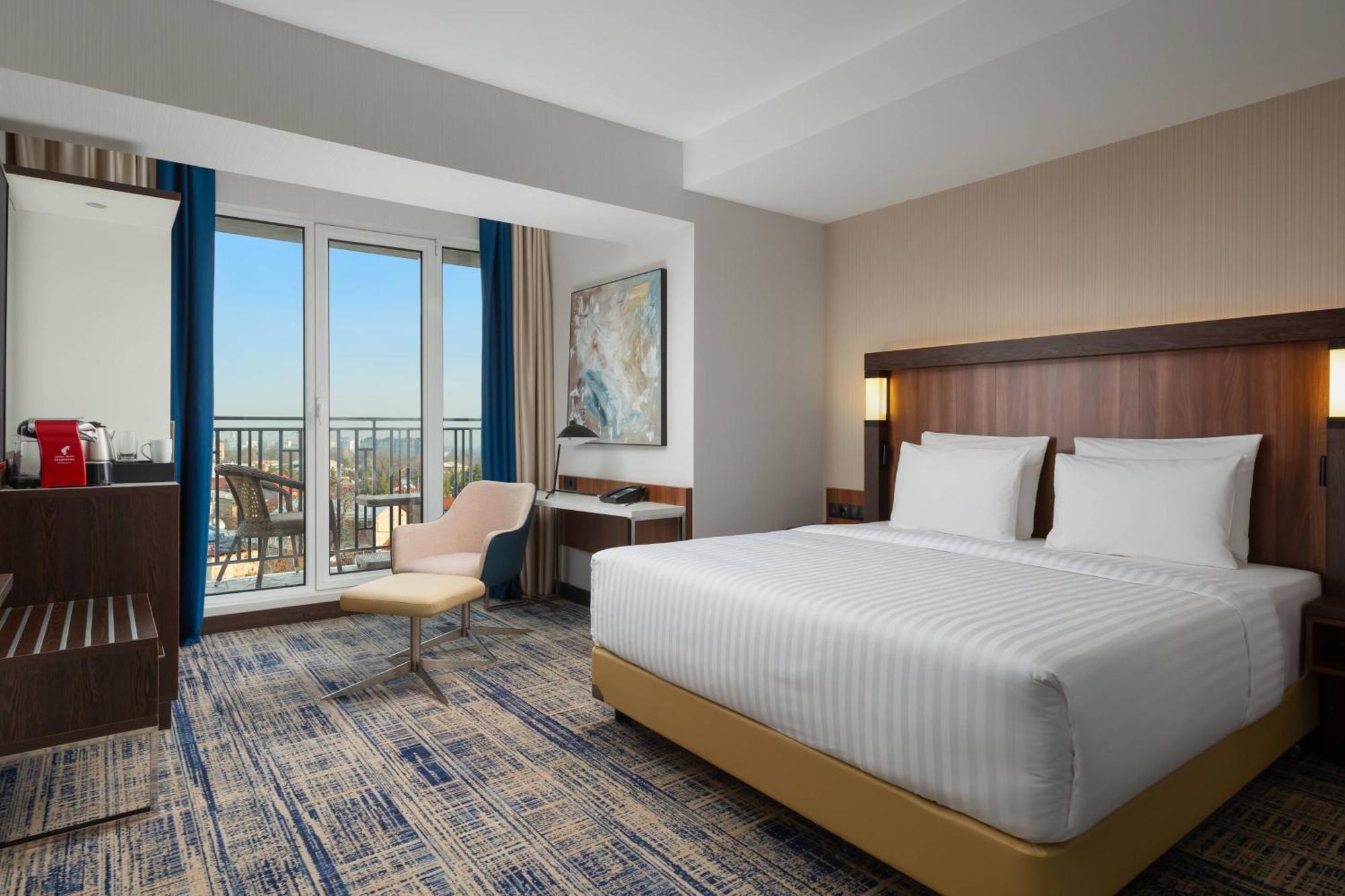 Courtyard By Marriott Tashkent Hotel Екстериор снимка